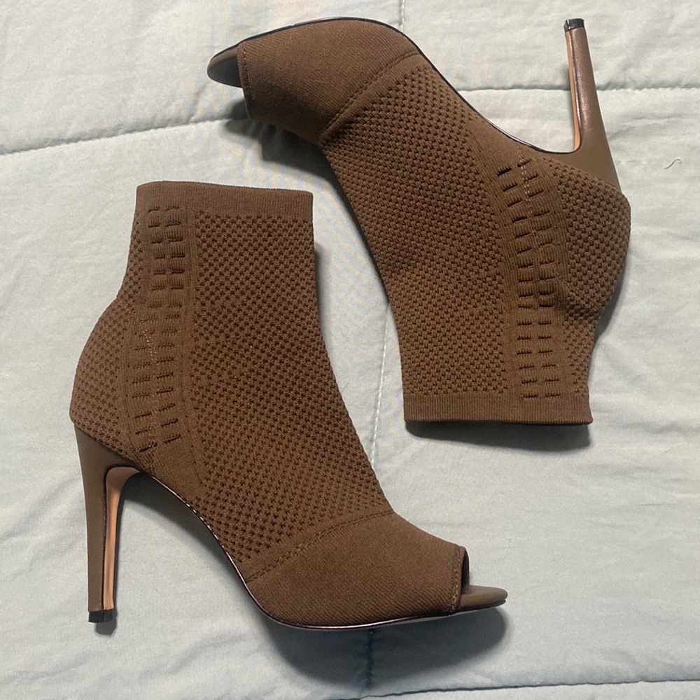 EXPRESS peep toe heel